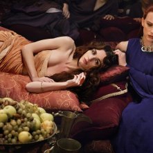 Paz Vega e Antonia Liskova in una scena del film in Maria di Nazareth