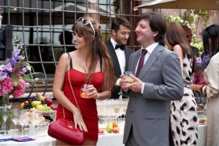 Penelope Cruz in una scena di To Rome with Love con Augusto Fornari