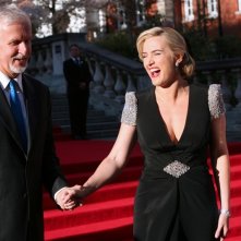 Titanic in 3D: Kate Winslet sorride insieme al regista James Cameron sul red carpet della Royal Albert Hall di Londra per la premiere di Titanic 3D