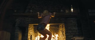 Anna Hutchison in una sequenza sexy di Quella casa nel bosco