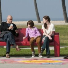 Bent: Amanda Peet, Jeffrey Tambor e Joey King in una sequenza dell'episodio HD