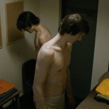 Hunger: Brian Milligan insieme a Liam McMahon in cella in una scena del film