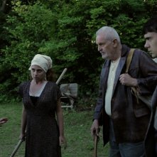 La casa nel vento dei morti: Nina Torresi, Luca Magri, Marco Iannitello e Francesco Barilli in una scena del film