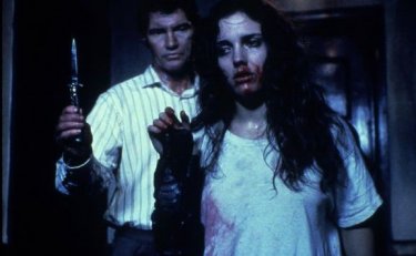 Hellraiser: Ashley Laurence e Andrew Robinson in una scena