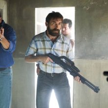 Antonio De La Torre in Grupo 7 con Mario Casas (alle sue spalle)