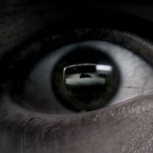 Aux yeux de tous, una scena del film