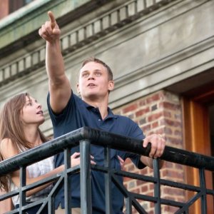 Carrie MacLemore  in una scena di Damsels in Distress con Billy Magnussen