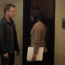 Kiefer Sutherland e Gugu Mbatha-Raw in La sicurezza dei numeri, terzo episodio di Touch