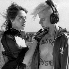 La leggenda di Kaspar Hauser: Claudia Gerini e Silvia Calderoni in una scena del film