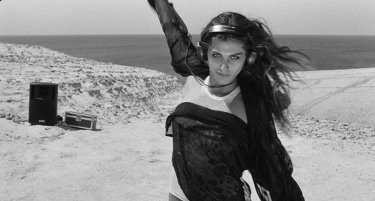 La leggenda di Kaspar Hauser: Elisa Sednaoui in una scena del film