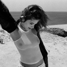 La leggenda di Kaspar Hauser: la sensuale Elisa Sednaoui in una scena