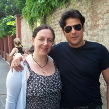 Paola Crova con Dario Bandiera sul set di Workers - pronti a tutto