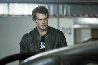 La fredda luce del giorno: Henry Cavill in un'immagine tratta dal film