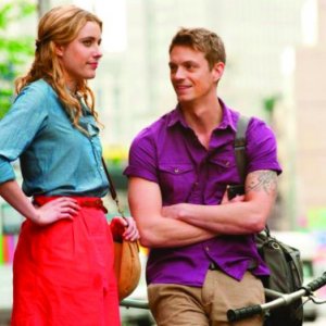 Greta Gerwig e Joel Kinnaman in una scena di Lola Versus
