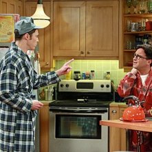 The Big Bang Theory: Jim Parsons e Johnny Galecki nell'episodio The Pulled Groin Extrapolation