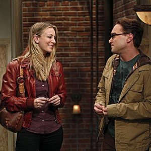 The Big Bang Theory: Johnny Galecki e Kaley Cuoco nell'episodio The Beta Test Initiation