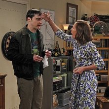 The Big Bang Theory: Laurie Metcalf e Jim Parsons nell'episodio The Rhinitis Revelation