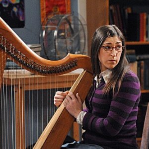 The Big Bang Theory: Mayim Bialik in una scena dell'episodio The Werewolf Transformation