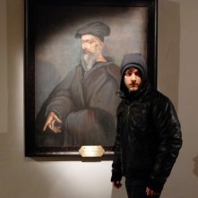 Andrea Bosca e l'immagine di Nostradamus, in una scena della fiction Zodiaco - Il libro perduto