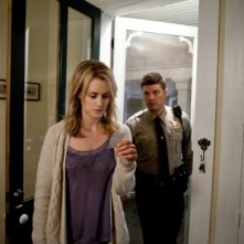 Ho cercato il tuo nome: Taylor Schilling con Jay R. Ferguson in una scena del film