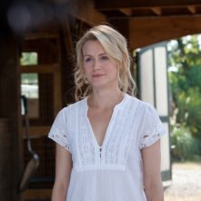 Ho cercato il tuo nome: una luminosa Taylor Schilling in una scena del film