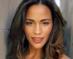 Due pistole per Paula Patton