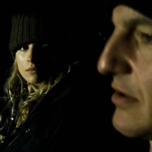 Brit Marling insieme a William Mapother in una scena notturna di Another Heart