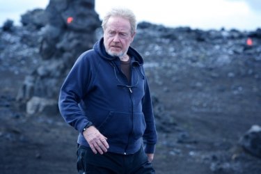 Prometheus: Ridley Scott passeggia sul set del film