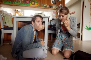 Christian Ulmen e Lola Dockhorn sono un padre disabile e sua figlia in Einer wie Bruno