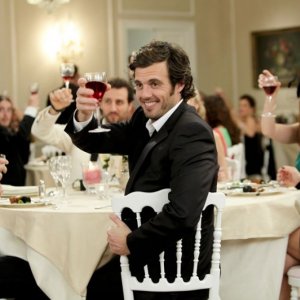 Plan de Table: Shirley Bousquet, Mathias Mlekuz, Elsa Zylberstein, Lannick Gautry in una scena