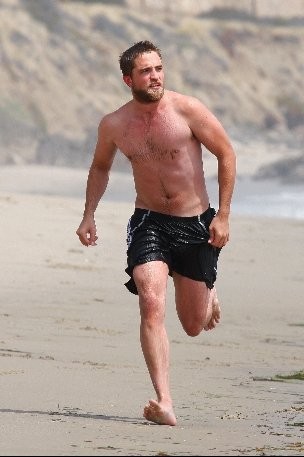 Robert Pattinson Con Un Look Insolito Fa Surf A Malibu 237356