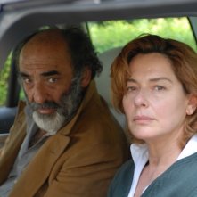 Sandrine nella pioggia: Alessandro Haber e Monica Guerritore in una scena del film