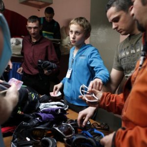 Sister: Kacey Mottet Klein restituisce la refurtiva in una scena del film