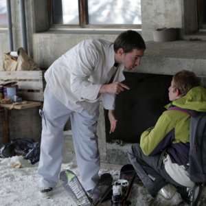 Sister: Martin Compston rimprovera il piccolo Kacey Mottet Klein in una scena del film
