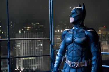 Profilo di Christian Bale nell'armatura di Batman in Il cavaliere oscuro - Il ritorno