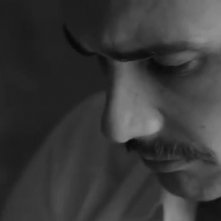 Un intenso primo piano di James Franco in the Broken Tower