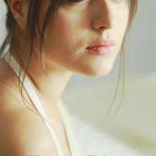 Stuck: un character poster per il personaggio di Emma Diaz