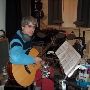 Lelio Padovani impegnato in una registrazione in studio
