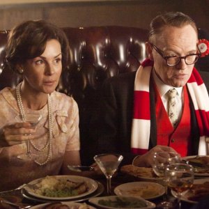 Embeth Davidtz e Jared Harris nell'episodio Signal 30 della quinta stagione di Mad Men