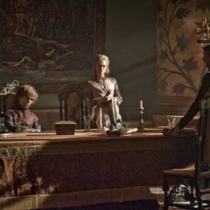 Game of Thrones: Peter Dinklage e Lena Headey in una scena dell'episodio The Night Lands