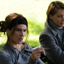 Monica Birladeanu insieme con Andrea Osvart in una scena del dramma Maternity Blues