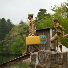 Moonrise Kingdom: Jason Schwartzman insieme a Jared Gilman e Kara Hayward in una scena del film