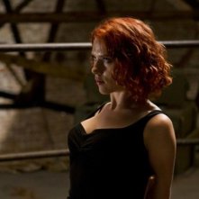 Scarlett Johansson resiste alle torture in The Avengers