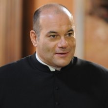 100 metri dal paradiso: Domenico Fortunato in una scena tratta dal film nei panni di Monsignor Angelo Paolini