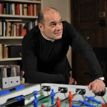 100 metri dal paradiso: Domenico Fortunato nei panni di Monsignor Angelo Paolini in una scena del film