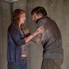 Quella casa nel bosco: Fran Kranz e Kristen Connolly cercano l'uscita in una scena del film