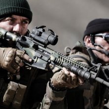 Special Forces - Liberate l'ostaggio: Alain Alivon e Denis Menochet in una scena