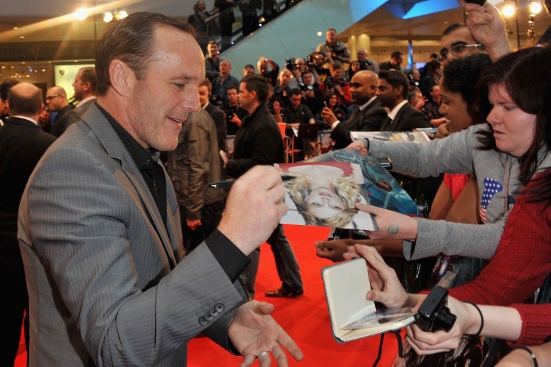 The Avengers Clark Gregg Firma Autografi Sul Red Carpet Del Cinema Vue Westfield Per La Premiere Lon 238154