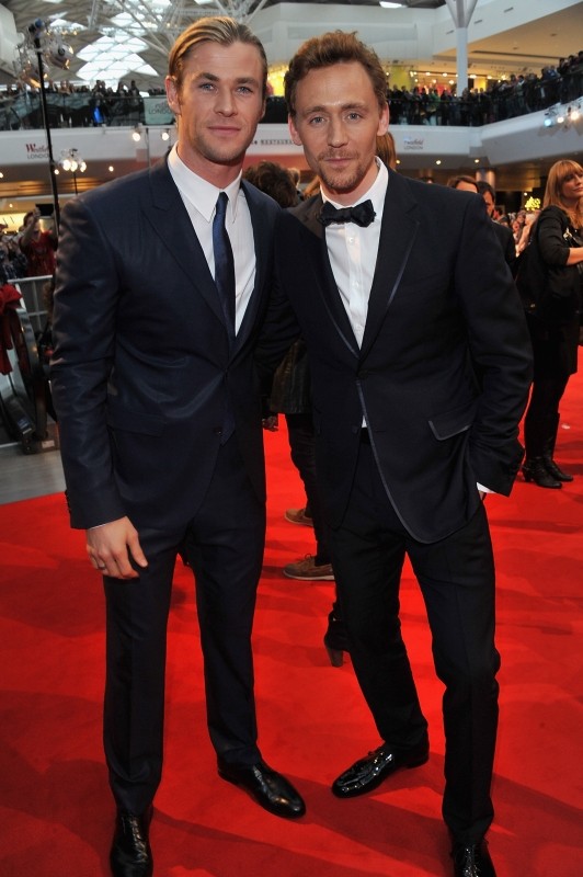 The Avengers Tom Hiddleston E Chris Hemsworth Sul Red Carpet Londinese In Occasione Della Premiere 238150