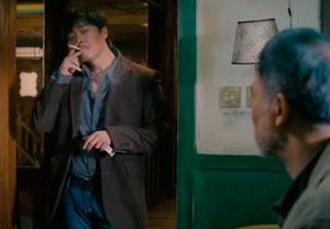 The Man Behind the Courtyard House: una immagine del film